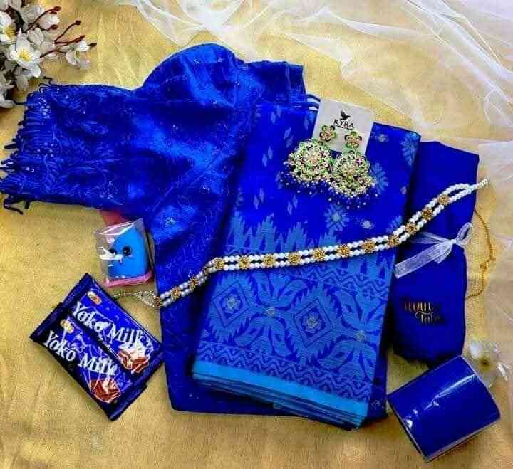 কম্বো প্যাকেজ শাড়ি গিফট সেট – শাড়ি, ব্লাউজ, চুড়ি, গয়না ও মেকআপ একসাথে